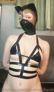 My latex hood from gumique part 26