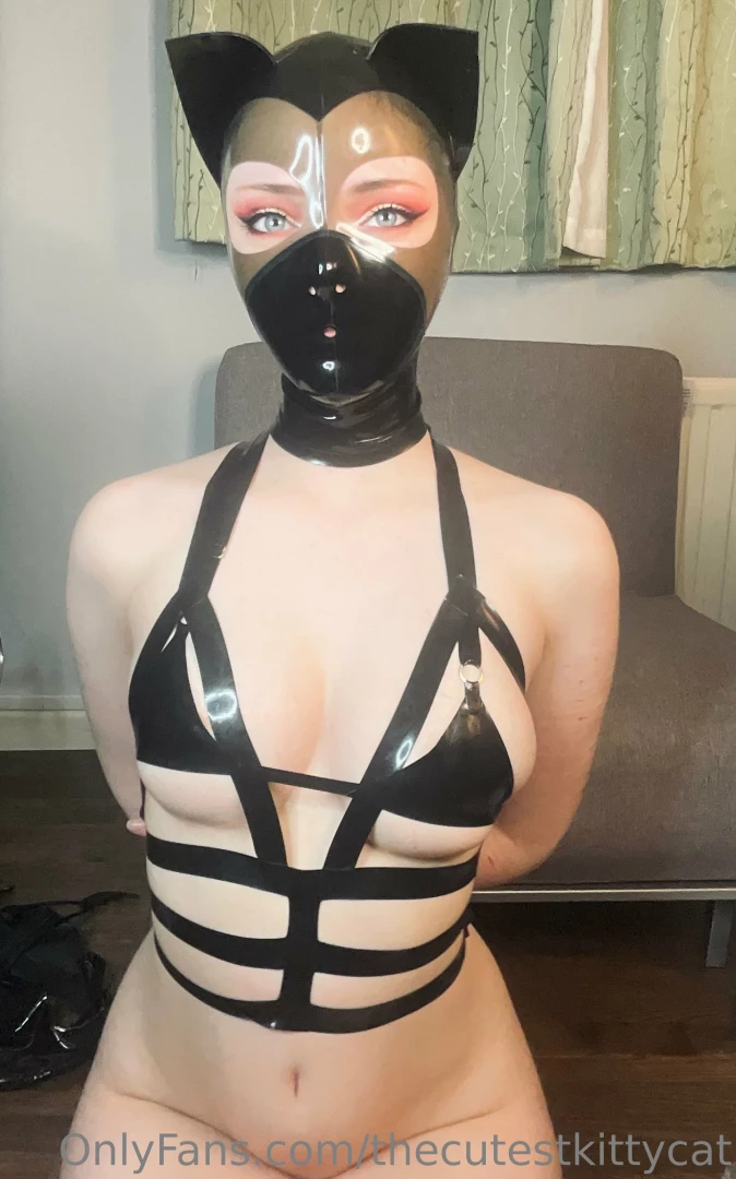My latex hood from gumique part 31 