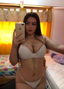 Hi i m aldumoore you can ask me for personalized videos s3xting and vc