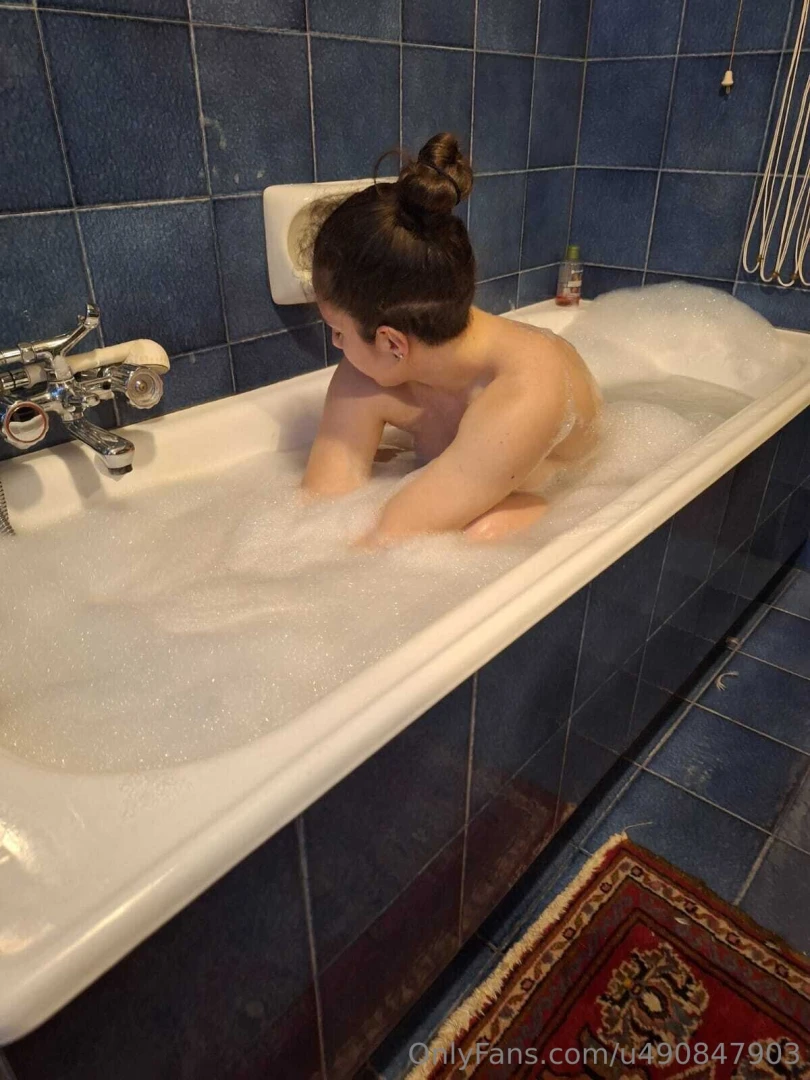 The water is soooooo hot almost like me 