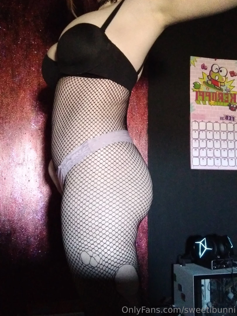 Unfortunately no cosplay tonight accidentally hurt myself but i should part 1 