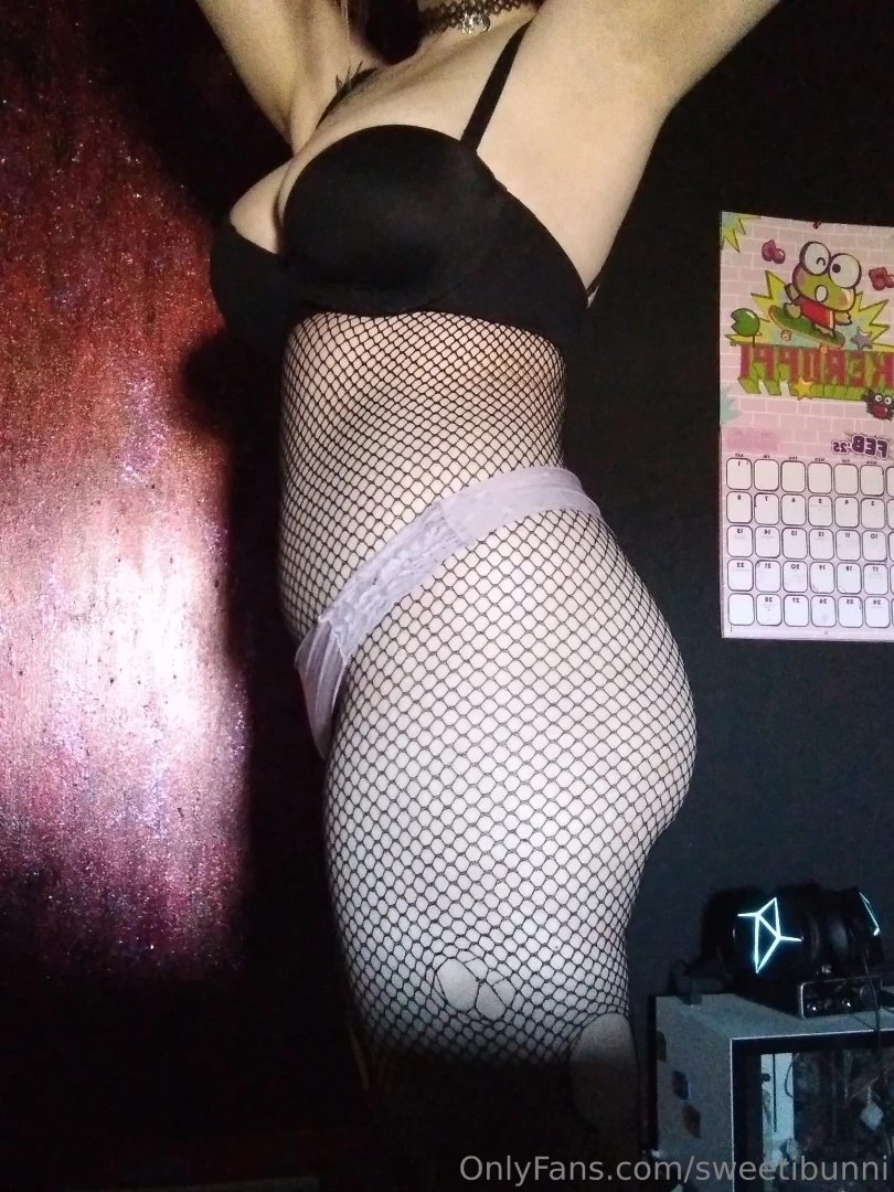 Unfortunately no cosplay tonight accidentally hurt myself but i should 