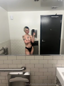 Just as nip slip treat while u scroll