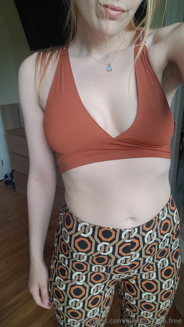 I still cant figure out how to style this top or how to stop my boobs 