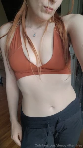I still cant figure out how to style this top or how to stop my boobs part 1