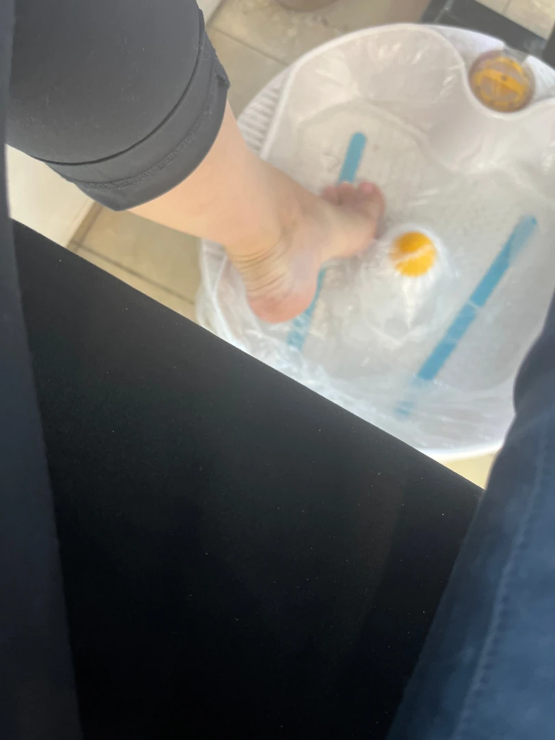 Doing pedicure today what color u think i ll do 