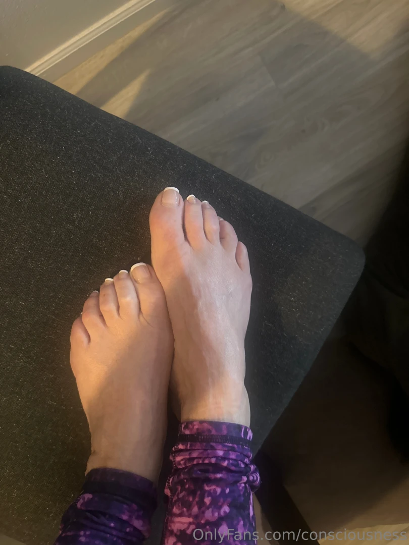 Somebody told me i have sexy toes what do you guys think 