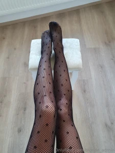 Shall i cross my legs or uncross them