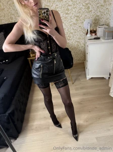 A lady knows when to tease and when to please