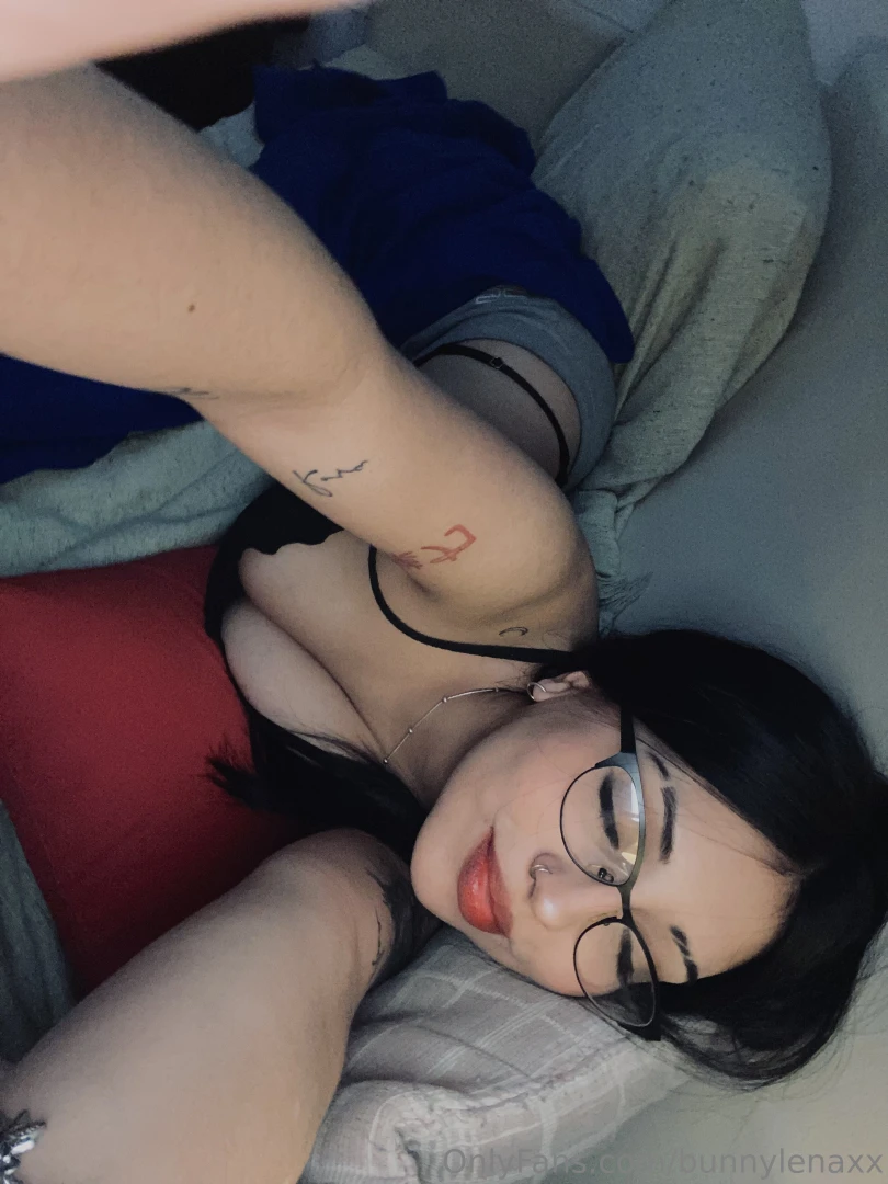 Omg charli xcx s new song apple is on repeat while i try to fooorce my 