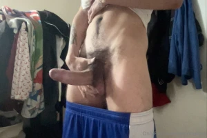 Shiny wit precum jus sent this lil bundle out