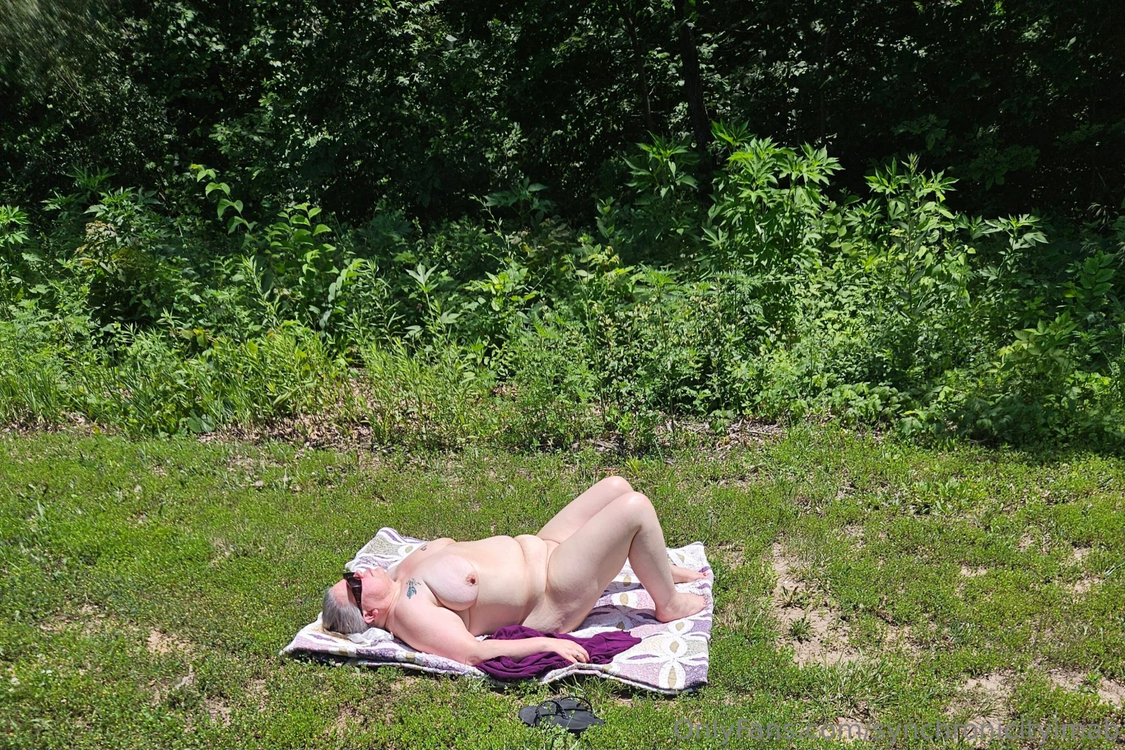 Creepy guy caught me sunbathing at the local park he stood there part 15 