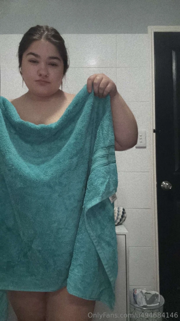 Watch to see what happens when the towel is gone hehe x 