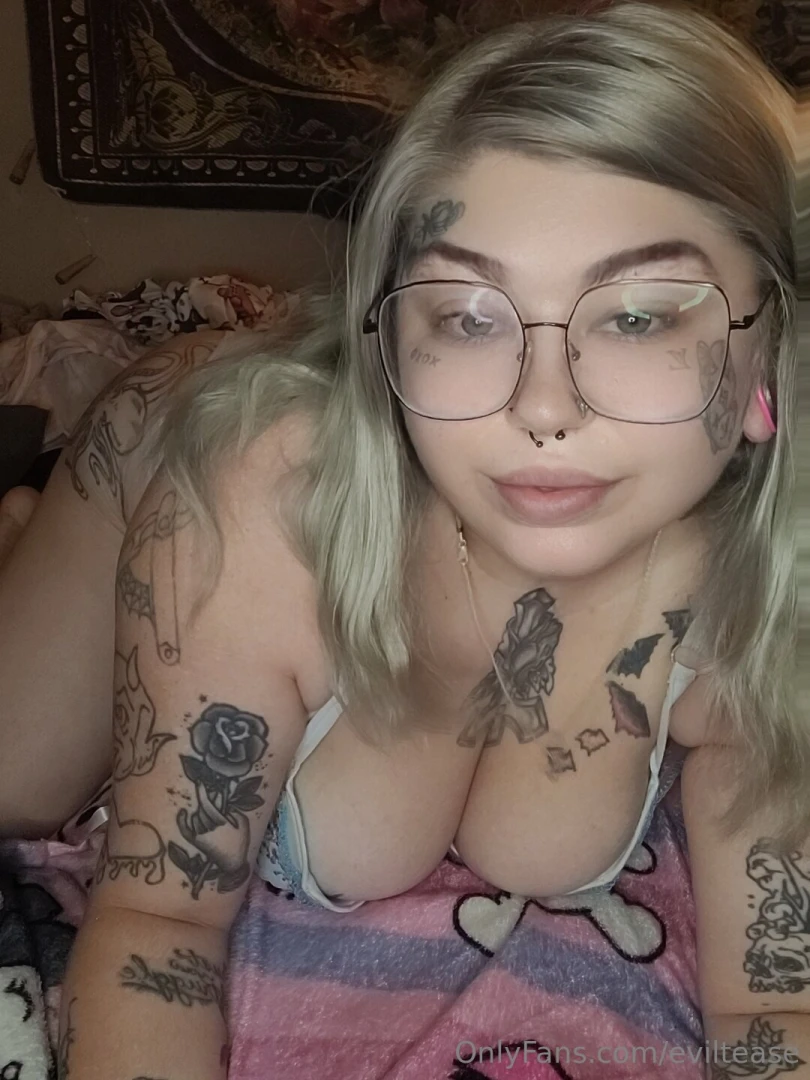 I have daily uncensored posts scheduled on my 25 off vip page evilthot 