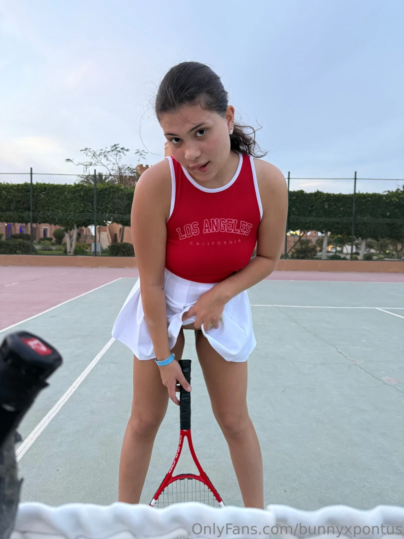 Tror ni att jag kan trycka in tennisracket d r i privatetenniscourt 