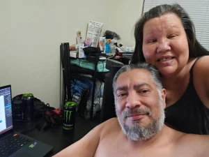 Chilling with deairedpleausres kn his live stream come say aloha