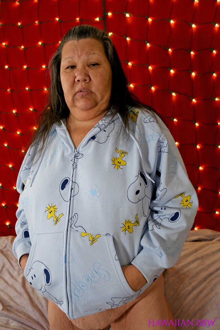 I ll be posting a few sexy pics of me only in my new snoopy hoodie on 