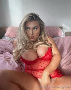 This marika_morgan blonde with big boobs is ready to rub them and part 99