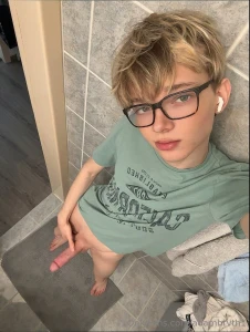 Look at me when you cum baby