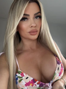 Who s online and wants me to dm something special rn