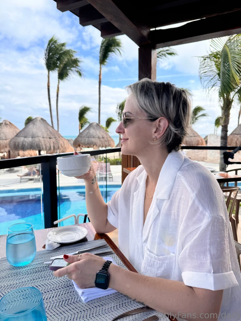 Who else loves some coffee and tropical weather 