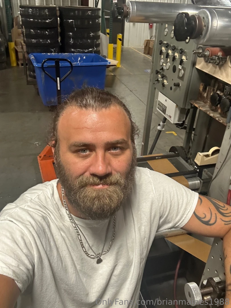 Back at work sucks who want to cheer me up 