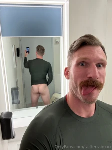 Everywhere i go the mirrors are dirty it s some sort of curse i guess part 1