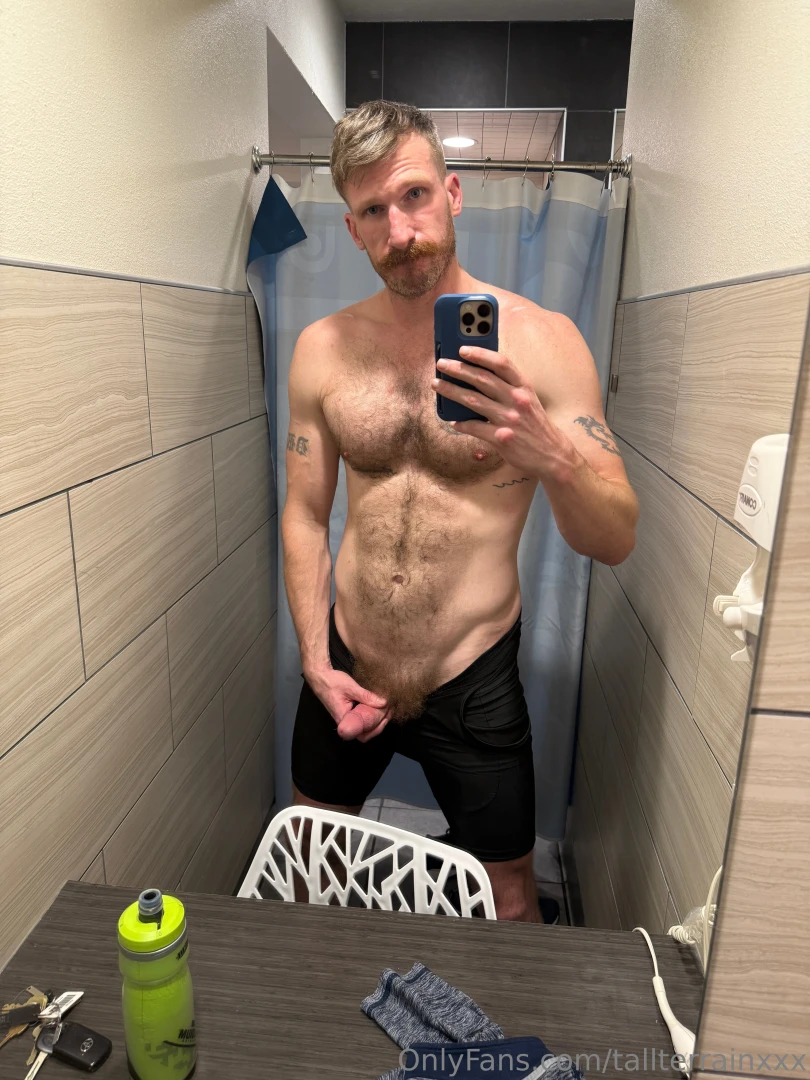 Come into my locker room suite 