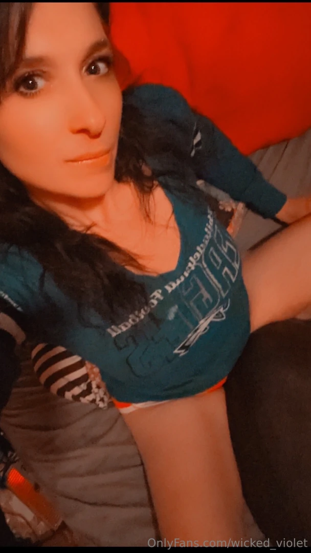 Drop a nice tip and you ll get a sexy eagles bundle on game day 