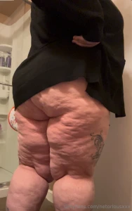 Deena is cumming over