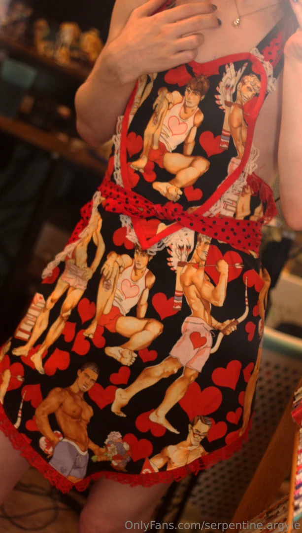 Made myself a fun apron with some pinup fabric i found some while back part 2 