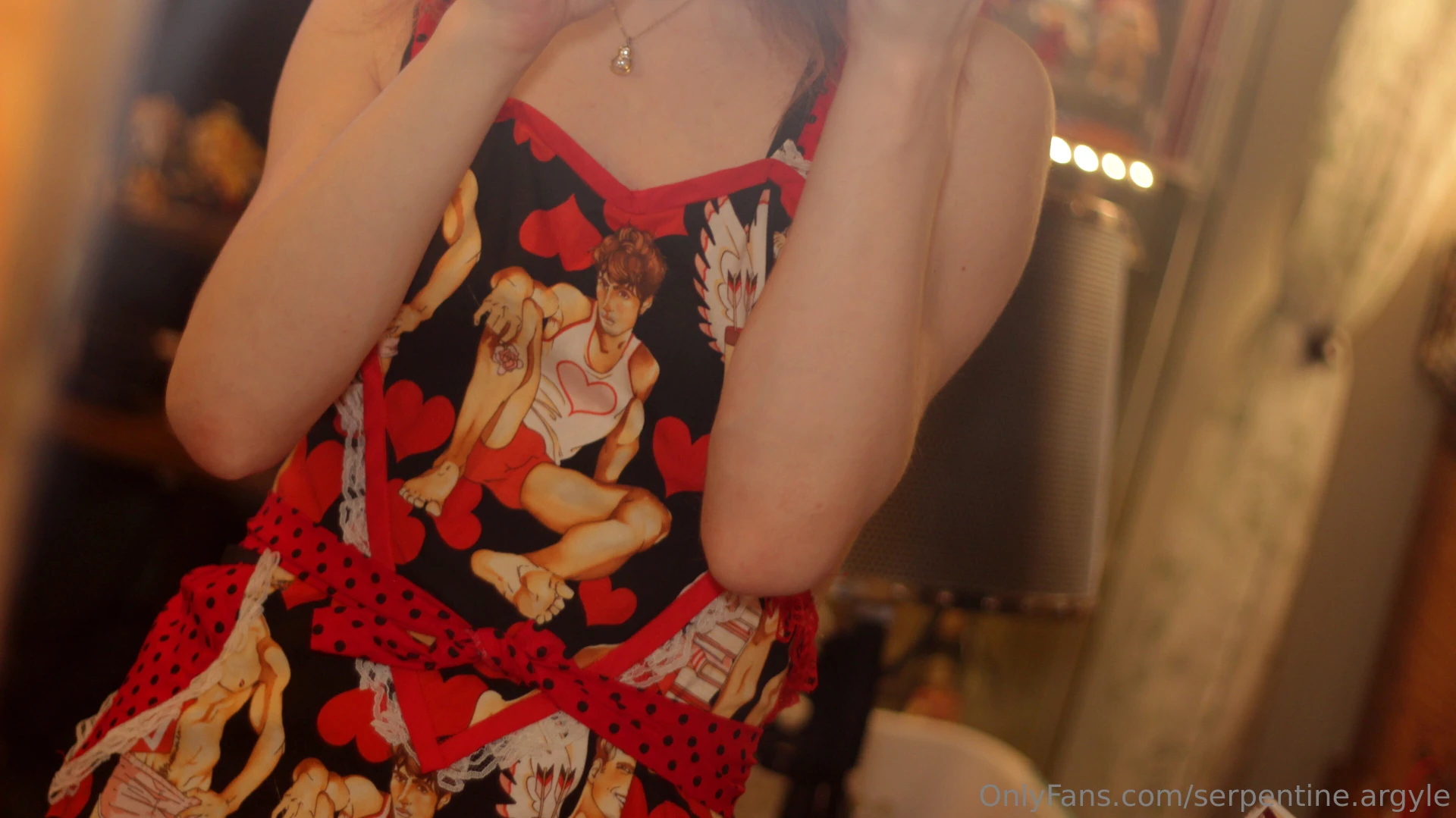 Made myself a fun apron with some pinup fabric i found some while back 