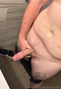 Meet me in the bathroom for some cardio between sets at the gym