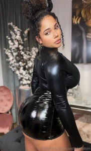 On knees head down time to worship your goddess part 2