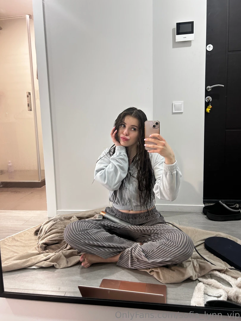 Yeah i like to work in front of the mirror 