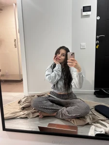 Yeah i like to work in front of the mirror part 1