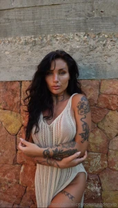 There s no better feeling than being tanned or is it