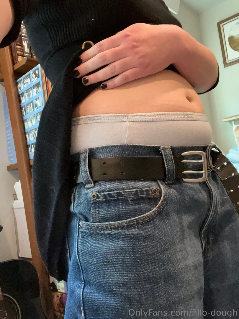 I promise these jeans are like three sizes too big for me at least 