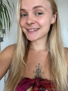 Don t just lurk flirt and hit the dm s