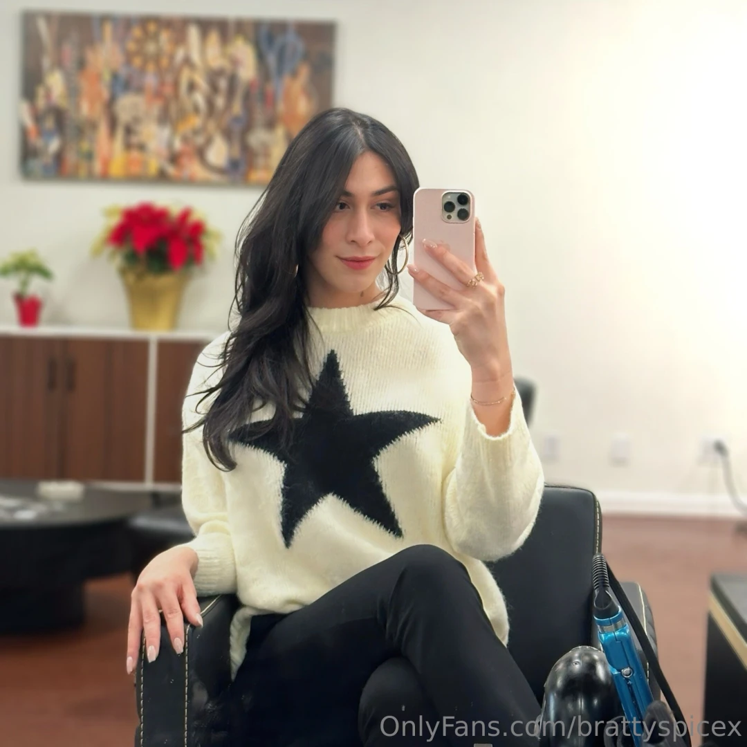 Had my hair cut today how does it look on me 