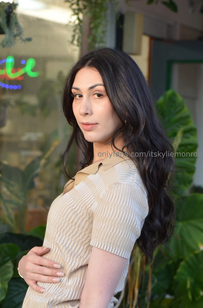 Handle me with care don t make me ask twice 