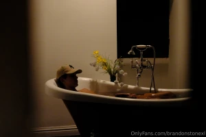 Maybe i m a little embarassed to say but i like the voyeur style i