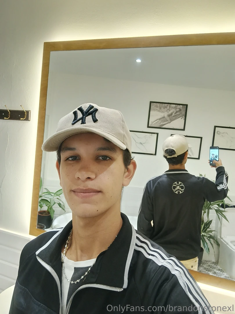 I heard mirror selfies are popular for hot guy i don t know if i m hot part 1 