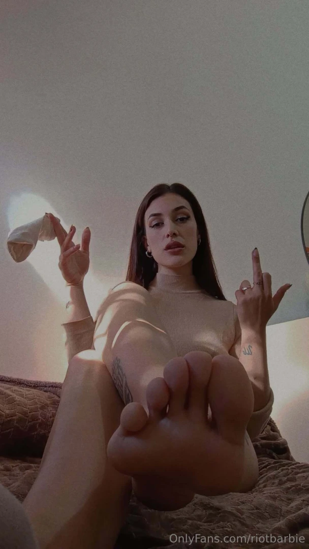 Focus on my feet fall for them breathe and live on your knees there is 