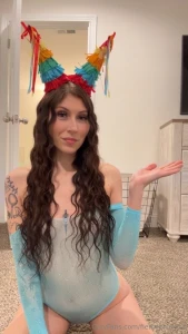 Come put your cock in my mouth and your balls in my hand