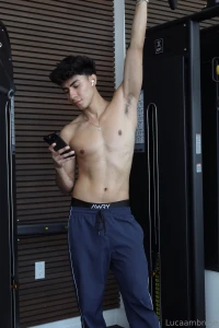 Pov we go to the same gym and we make eye contact