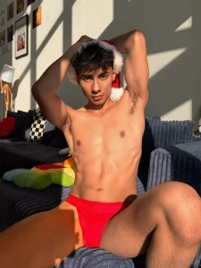 Who s wants to see santas surprise