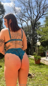 Chi mi aiuta a togliere quelle foglioline