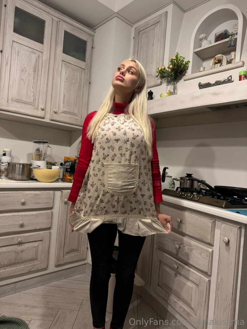 Good girl who s in love with cooking still studying in early grades i 