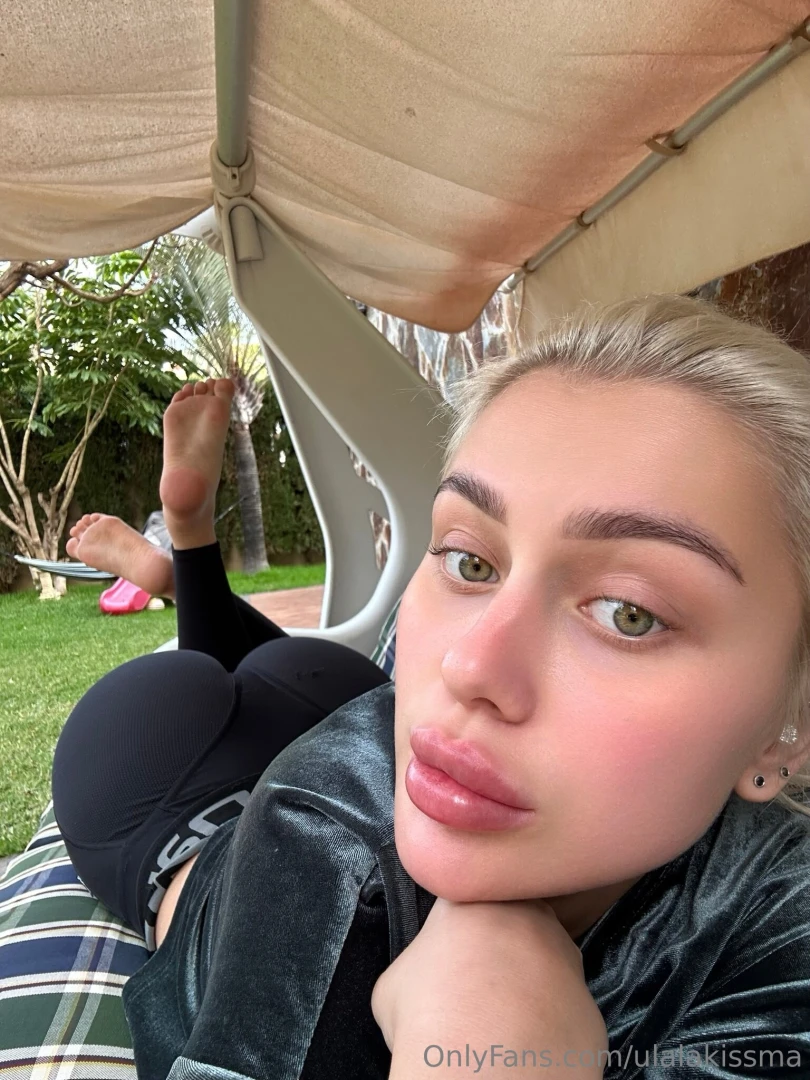 I swear it s not on purpose my eyes just flirt on autopilot 